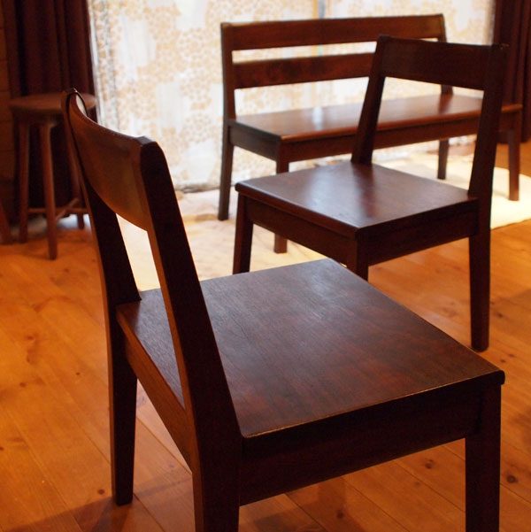 chair_bench_shelf_bwn_03