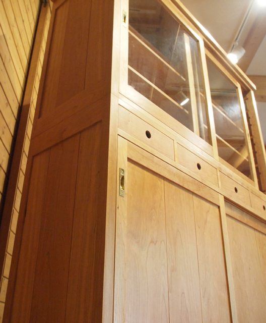cupboard_cherry_02