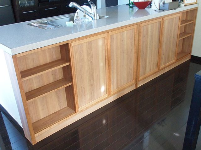undercounter_cherry_bookshelf_02