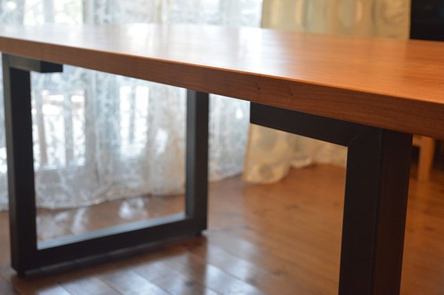 table_cherry_ironlegs03
