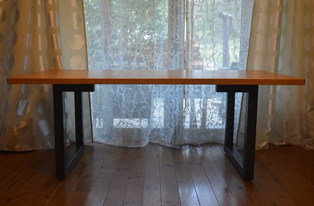table_cherry_ironlegs04