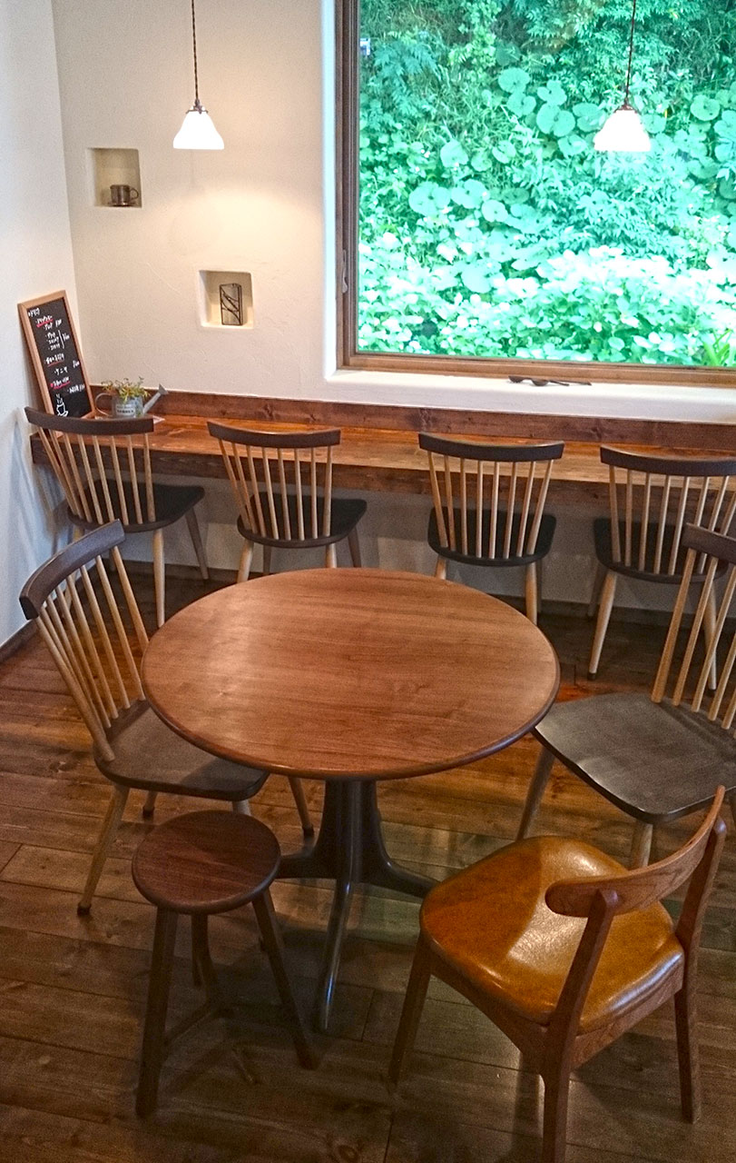 ウォールナット・ラウンドテーブル